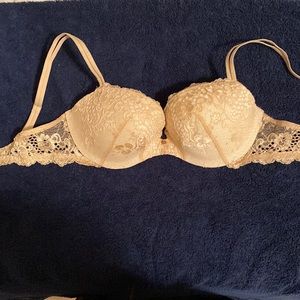 NWT Victoria’s Secret underwire bra 34D - beige